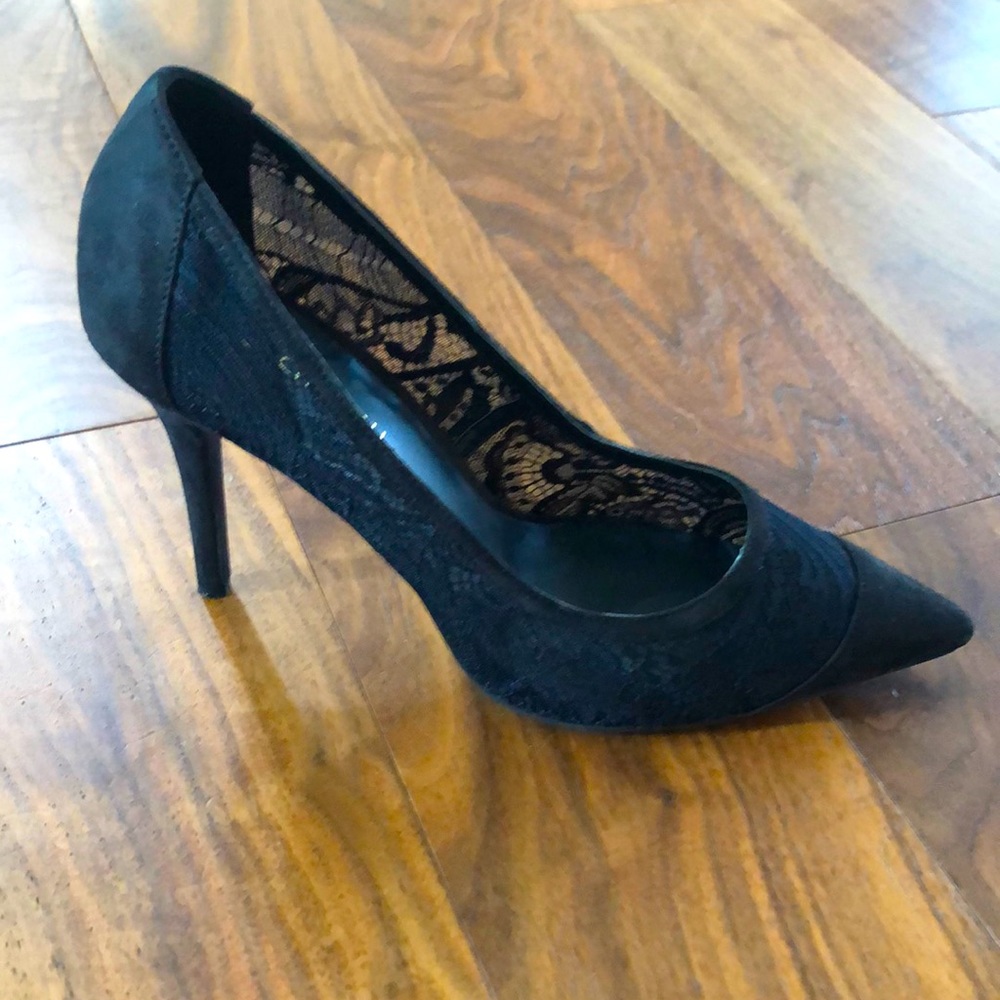 Le Chateau AI44 size 9 black lace high heels